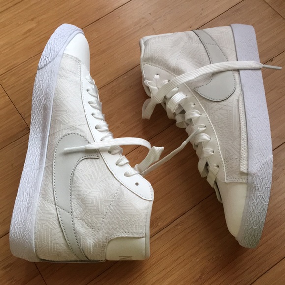 Nike Blazer Mid SE Shoes - Picture 2 of 8